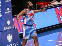 进攻模式！哈登上半场砍下18分3篮板2助攻