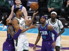 NBA精彩图片：黄蜂126-114力克雄鹿，海沃德联手三球合砍54分！