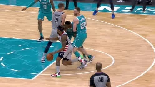 【NBA集锦】上场的失分都要拿回来 比尔杀入挑篮打成2+1