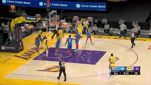 【NBA集锦】浓眉的活让你干了？库兹马追身大帽扇飞霍福德！