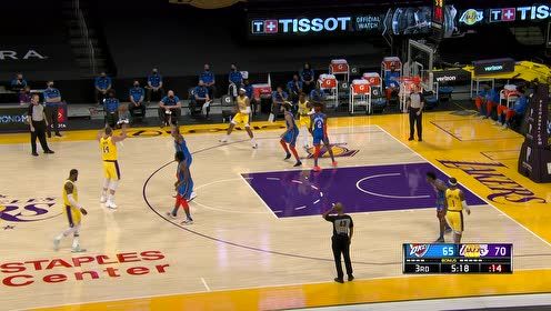 【NBA集锦】根本拦不住啊 詹姆斯豪横突破献上反手暴扣