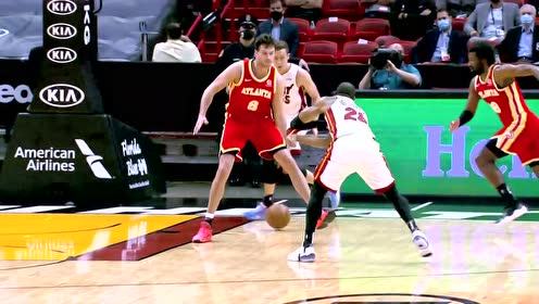 【NBA集锦】伊戈达拉穿档击地 邓罗心领神会单手上篮