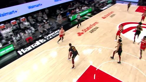 【NBA集锦】两个有才华的年轻人  特雷杨快攻找投手赫尔特三分急停干拔名中