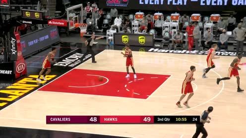 【NBA集锦】组织天赋顶级 特雷杨运球时眼观六路单手直塞