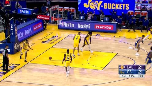 【NBA集锦】轮番表演！塔克平地起飞双臂暴扣怀斯曼不甘示弱补扣还击