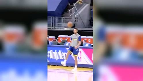 【NBA集锦】足球小将史蒂芬-库里 大战湖人赛前小学生秀脚法