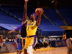 NBA精彩图片：湖人128-97大胜勇士