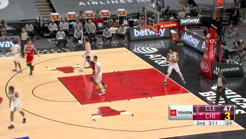 【NBA集锦】奥斯曼击地妙传阿伦轻松暴扣 拉文撤步三分还以颜色