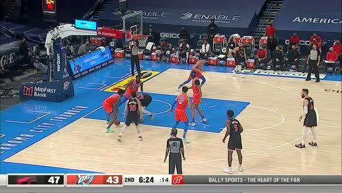 【NBA集锦】进攻行云流水 杰克逊大步流星过掉防守勾手打进