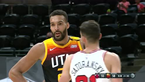 【2021年04月03日 公牛vs爵士集锦】萨托兰斯基心领神会行进间妙传 拉文一骑绝尘云霄重扣瞬间完成