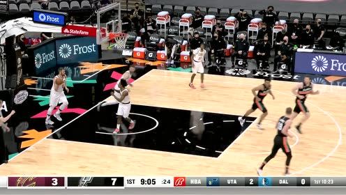 【2021年04月06日 骑士vs马刺集锦】连续冲击轰炸禁区 约翰逊大马金刀突破上篮打进