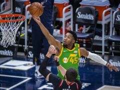 NBA精彩图片：常规赛爵士122-13击败开拓者