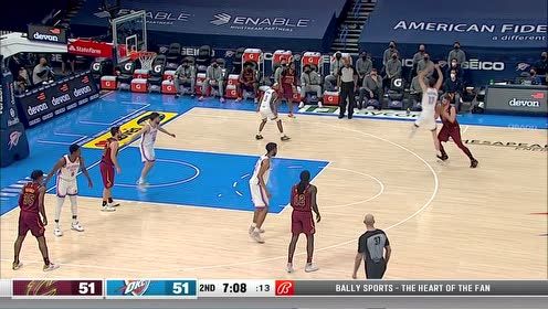 【2021年04月09日 骑士vs雷霆集锦】伤害不大侮辱性极强 德拉被帽乐福巧造犯规