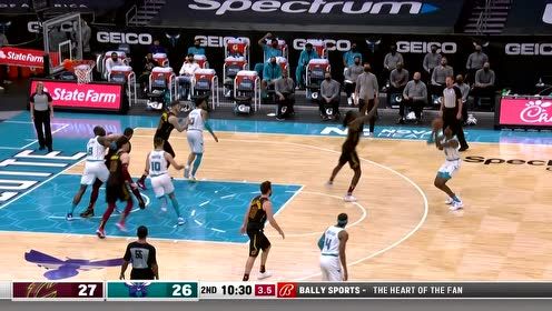 【2021年04月15日 骑士vs黄蜂集锦】麦克丹尼尔斯中投送上门 哈尔滕施泰因长传普林斯抡臂砸扣