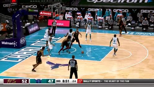 【2021年04月15日 骑士vs黄蜂集锦】个人身体天赋的碾压！阿伦强打比永博碾进篮下力劈篮筐