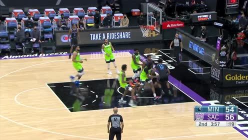 【2021年04月22日 森林狼vs国王集锦】希尔德吸引防守送妙传 琼斯旱地拔葱反身暴扣