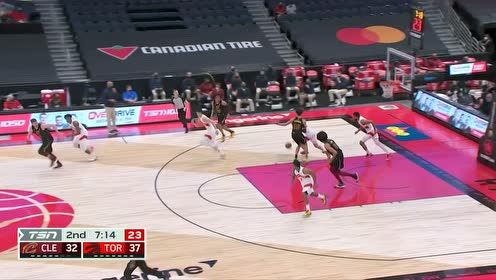 【2021年04月27日 骑士vs猛龙集锦】伯奇不讲理送出封盖 转换反击双臂挂筐