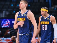 戈登上篮不中，波特单手补扣。半场结束，掘金64-59领先开拓者