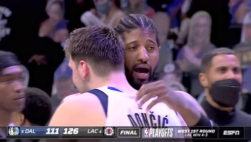 【2021年06月07日 独行侠vs快船集锦】凭借实力赢得对手尊重 快船全体队员赛后安慰东契奇拥抱致意