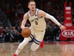 雄鹿官方：迪温琴佐左脚踝韧带手术很成功