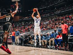 76人客场对阵老鹰主场：得分机器，塞斯库里