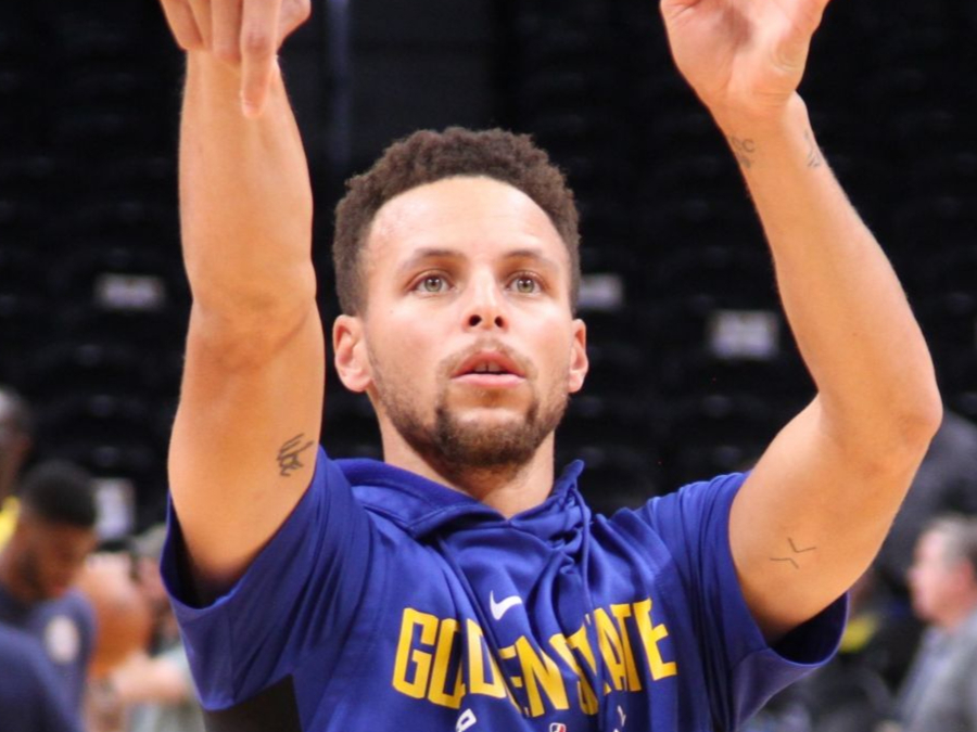 库里：留在勇士就是为了一直赢球 不然不会续约4年