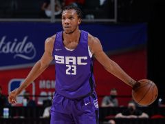 国王前锋路易斯-金获得夏季联赛决赛MVP