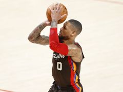 百发百中！达米安-利拉德第2节5投全中，单节砍下15分