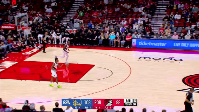 【2021年10月05日 勇士vs开拓者集锦】新秀展示自己的时刻来了 库明加积极拼抢之后完成双手暴扣