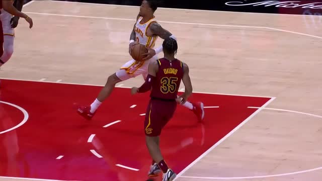 【2021年10月07日 骑士vs老鹰集锦】吉昂猛虎掏心完成抢断 助科林斯一飞冲天暴力虐筐