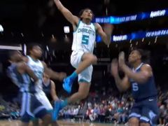 未来可期！詹姆斯-布克奈特全场得到17分4篮板1抢断1盖帽