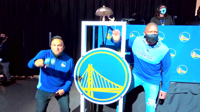 【2021年10月09日 湖人vs勇士集锦】多角度镜头直击赛前时刻 金州众将摩拳擦掌奔赴赛场