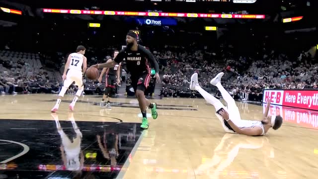 【2021年10月09日 热火vs马刺集锦】连斩两人于马下 大莫里斯强杀篮下2+1