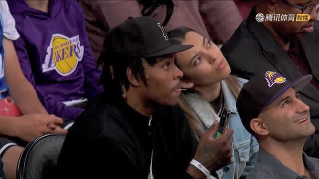 【2021年10月20日 勇士vs湖人集锦】湖勇大战巨星云集！阿黛尔尼克尔森等明星齐聚斯台普斯球场