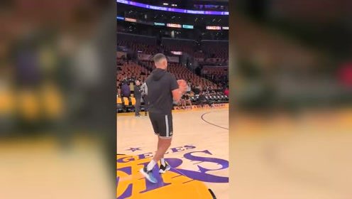 【2021年10月20日 勇士vs湖人集锦】库里logo三分四联中！这手感叫板湖人全明星阵容？