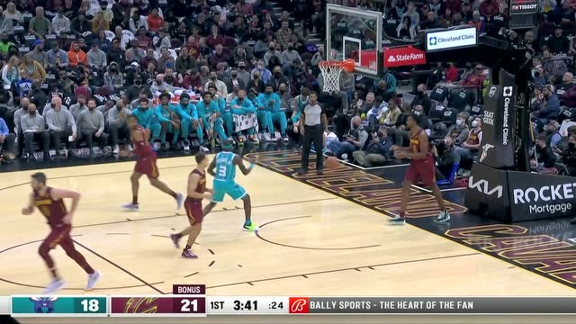 【2021年10月23日 黄蜂vs骑士集锦】双人配合打得好 乌布雷假投真传骗过防守助飞华盛顿双臂暴扣