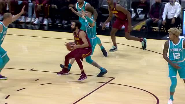 【2021年10月23日 黄蜂vs骑士集锦】普拉姆利再次惨当背景板 阿伦平地惊雷霸气隔扣秀绝活