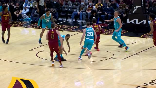 【2021年10月23日 黄蜂vs骑士集锦】老将串联攻防 乐福眼观六路击地妙传助攻奥斯曼