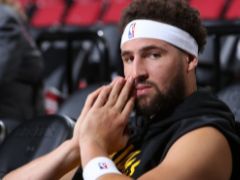 不穿耐克还想进75大？没门！汤普森穿“77”号球衣，反讽NBA75大球星