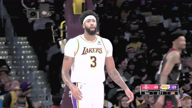 【2021年11月01日 火箭vs湖人集锦】威斯布鲁克送出长传 戴维斯1打0双手暴扣