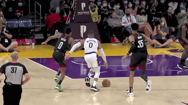 【2021年11月01日 火箭vs湖人集锦】让他跑起来了那还了得？威斯布鲁克长驱直入单臂劈扣