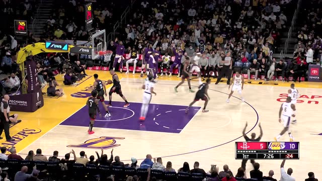 【2021年11月01日 火箭vs湖人集锦】詹姆斯直传底角 贝兹莫尔三分出手一箭穿心