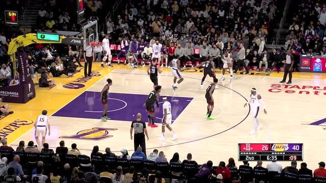 【2021年11月01日 火箭vs湖人集锦】该我上场表演了！詹姆斯单打申京中距离失衡命中2+1