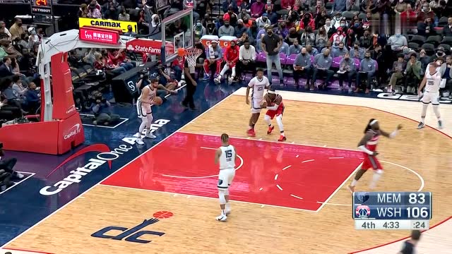 【2021年11月06日】力量槽拉满！ 哈雷尔篮下吃饼暴力虐筐