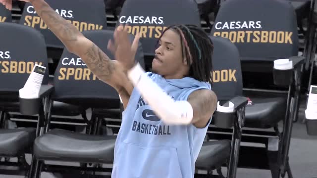 【2021年11月06日 灰熊vs奇才集锦】莫兰特披头散发赛前训练 多角度投篮表情轻松