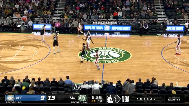 【2021年11月06日 尼克斯vs雄鹿集锦】这招真无解 字母哥人缝欧洲步上篮一气呵成