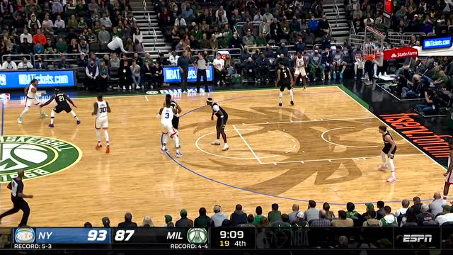 【2021年11月06日 尼克斯vs雄鹿集锦】球球致命！罗斯风驰电掣直杀篮下抬手上篮