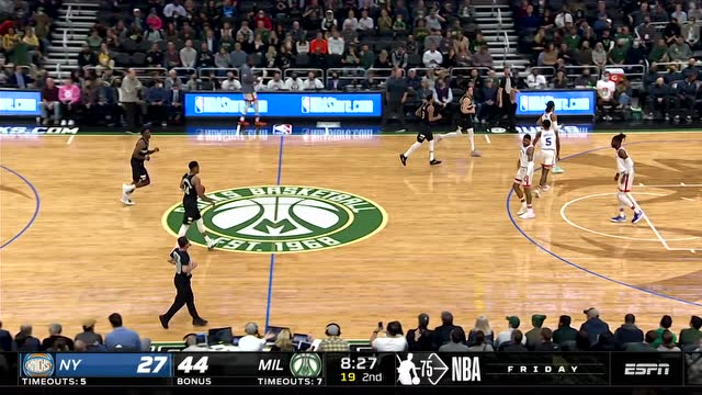 【2021年11月06日 尼克斯vs雄鹿集锦】神仙打架！字母哥直杀腹地突破上篮罗斯照猫画虎精准反击