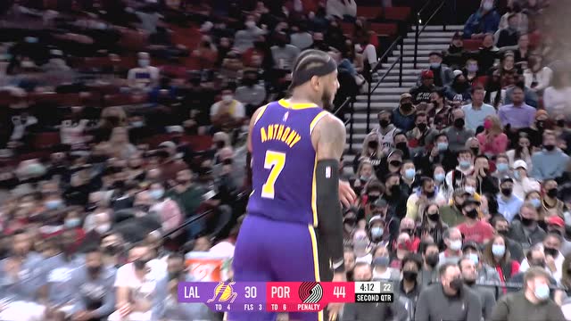 【2021年11月07日 湖人vs开拓者集锦】老甜瓜标志性背身单打 完美中距离稳稳命中