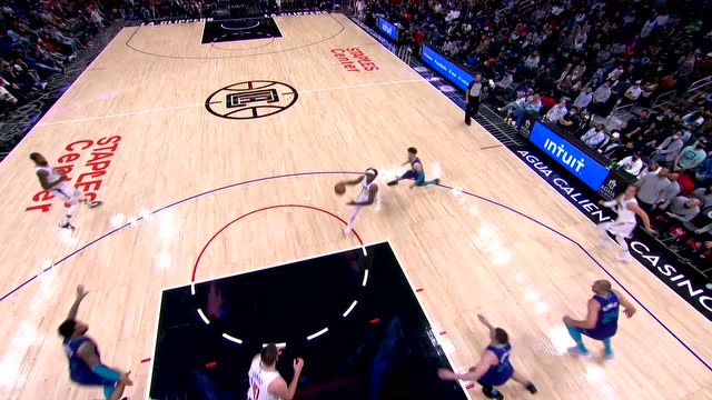 【2021年11月08日 黄蜂vs快船集锦】雷吉突破吸引多人围剿 曼恩滑翔劈扣直捣黄龙